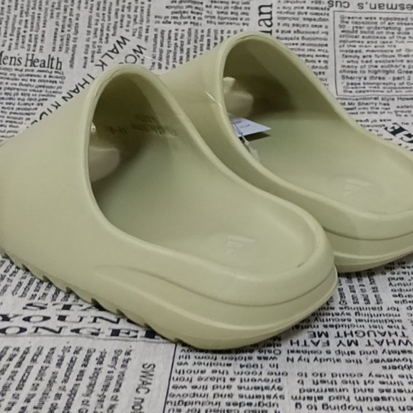 Shoes - women Yeezy Slide Resin Green